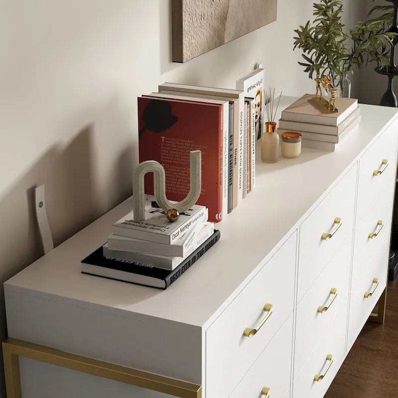 Commode noire et blanche à 9 tiroirs avec poignées dorées, simple
