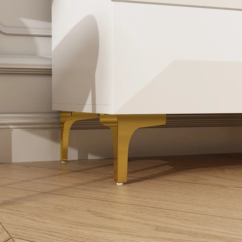 Commode haute asymétrique blanche avec pieds dorés