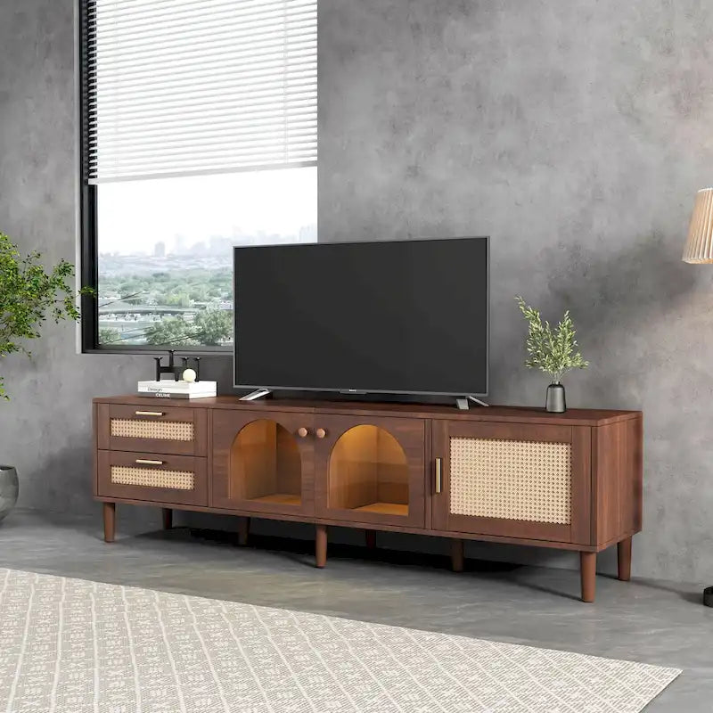 Meuble TV de style rotin marron foncé avec 3 placards et 2 tiroirs, pour téléviseurs jusqu'à 80"