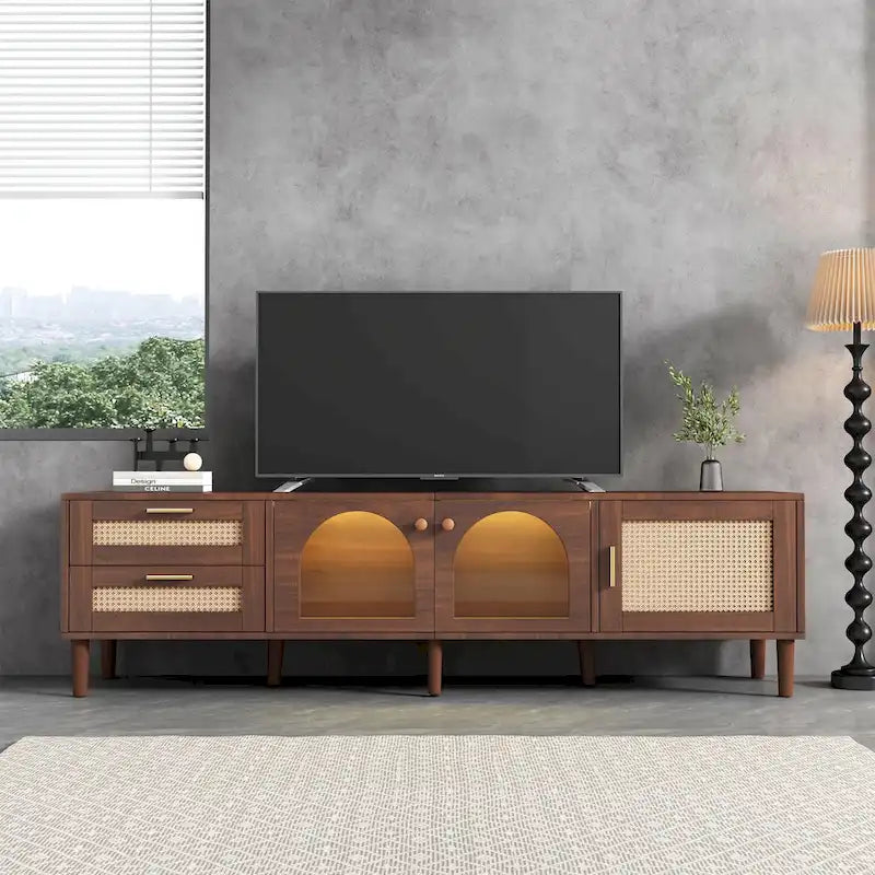Meuble TV de style rotin marron foncé avec 3 placards et 2 tiroirs, pour téléviseurs jusqu'à 80"