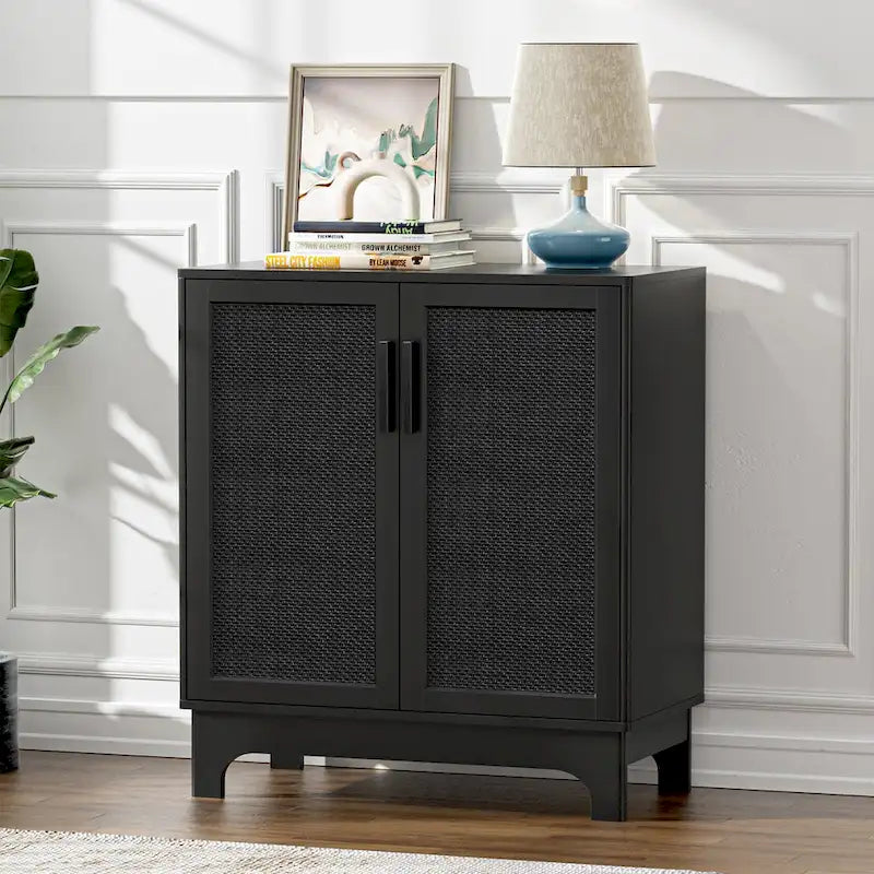 Buffet bas noir à 2 portes en rotin avec étagère réglable